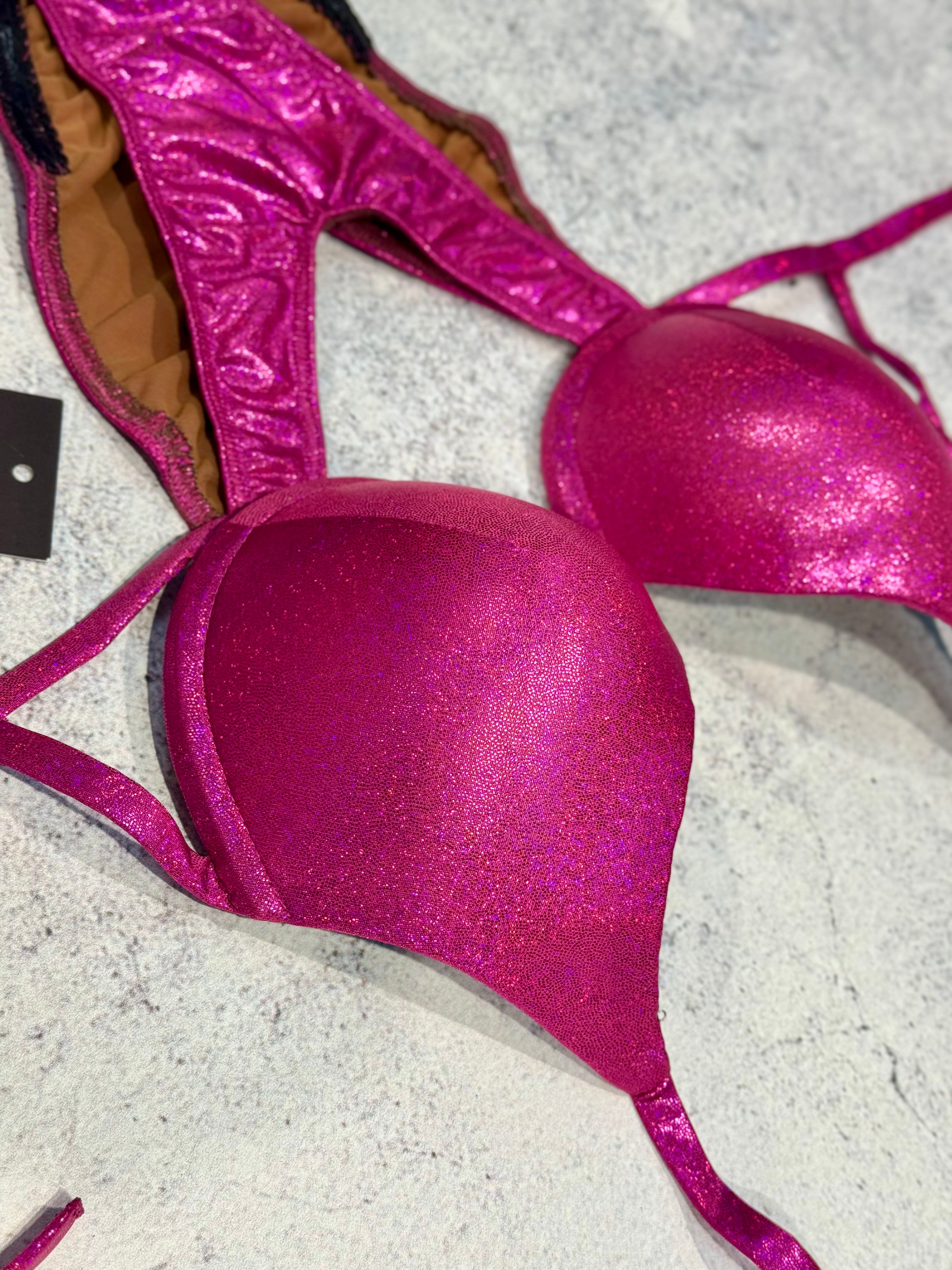 #73 One Size - Bra C/32D, Bottoms Moderate