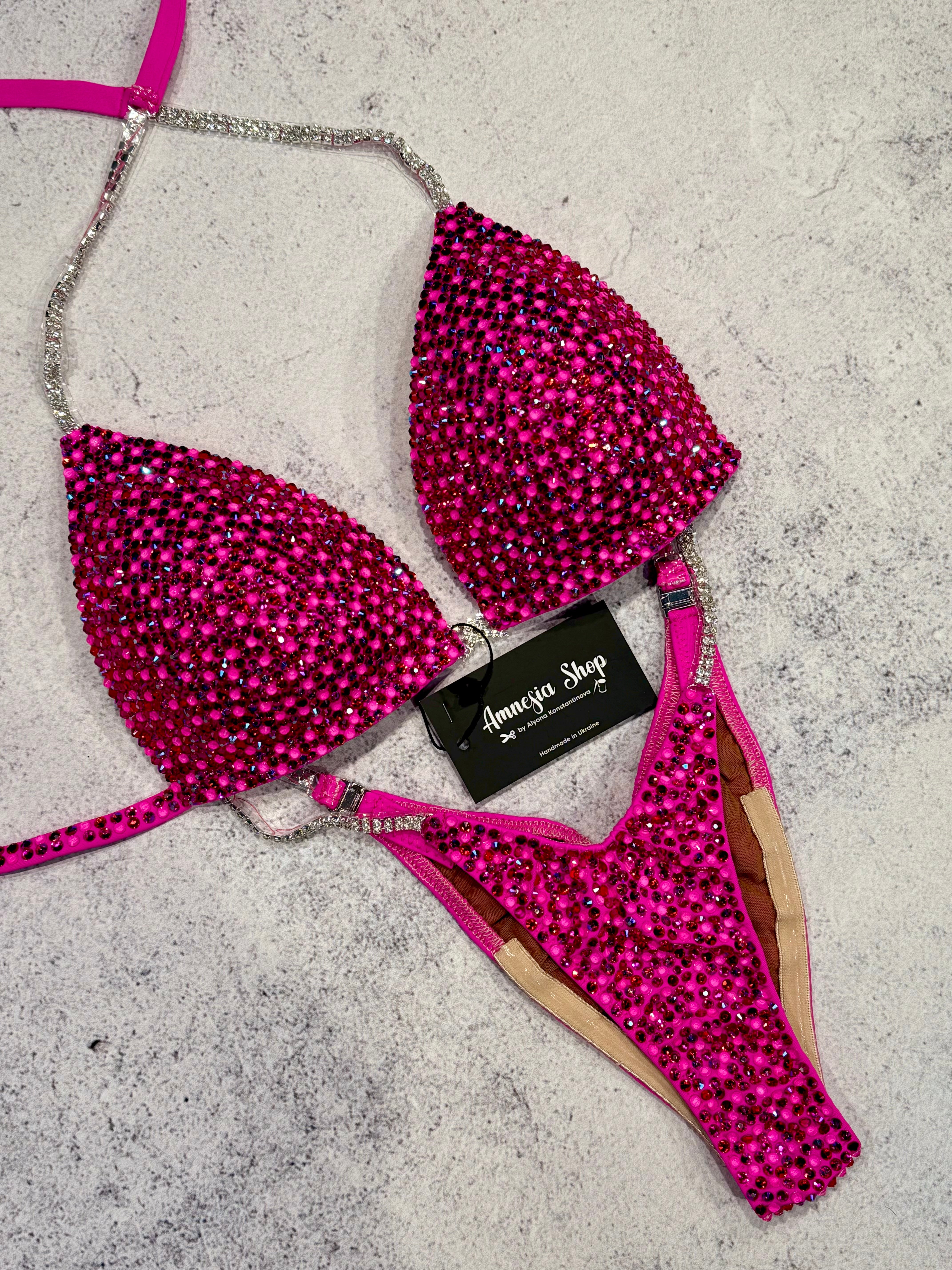 #76 One Size - Bra C/32D, 34D, Bottoms Brazilian