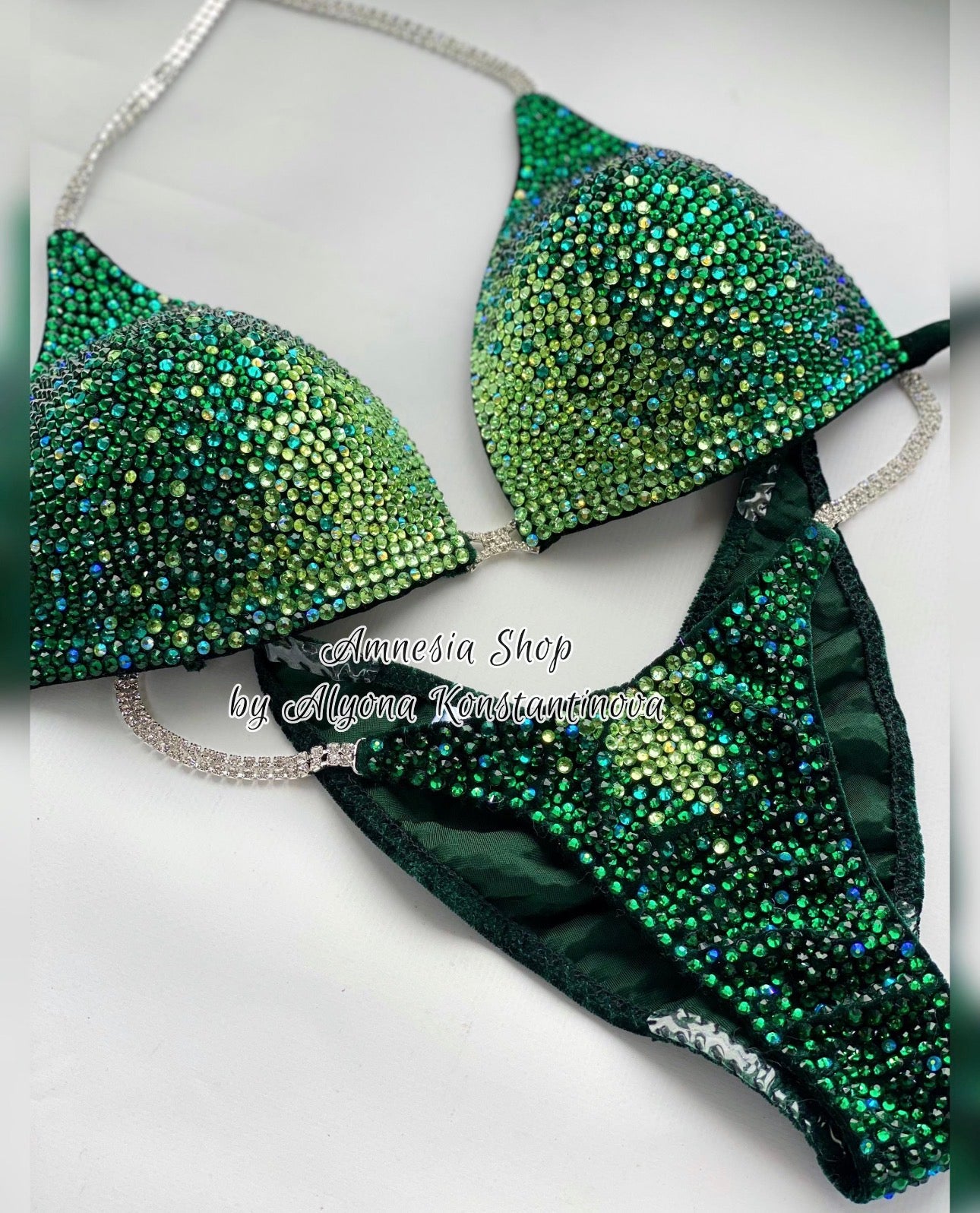 #43 One Size - Bra D/32E, Bottoms Brazilian