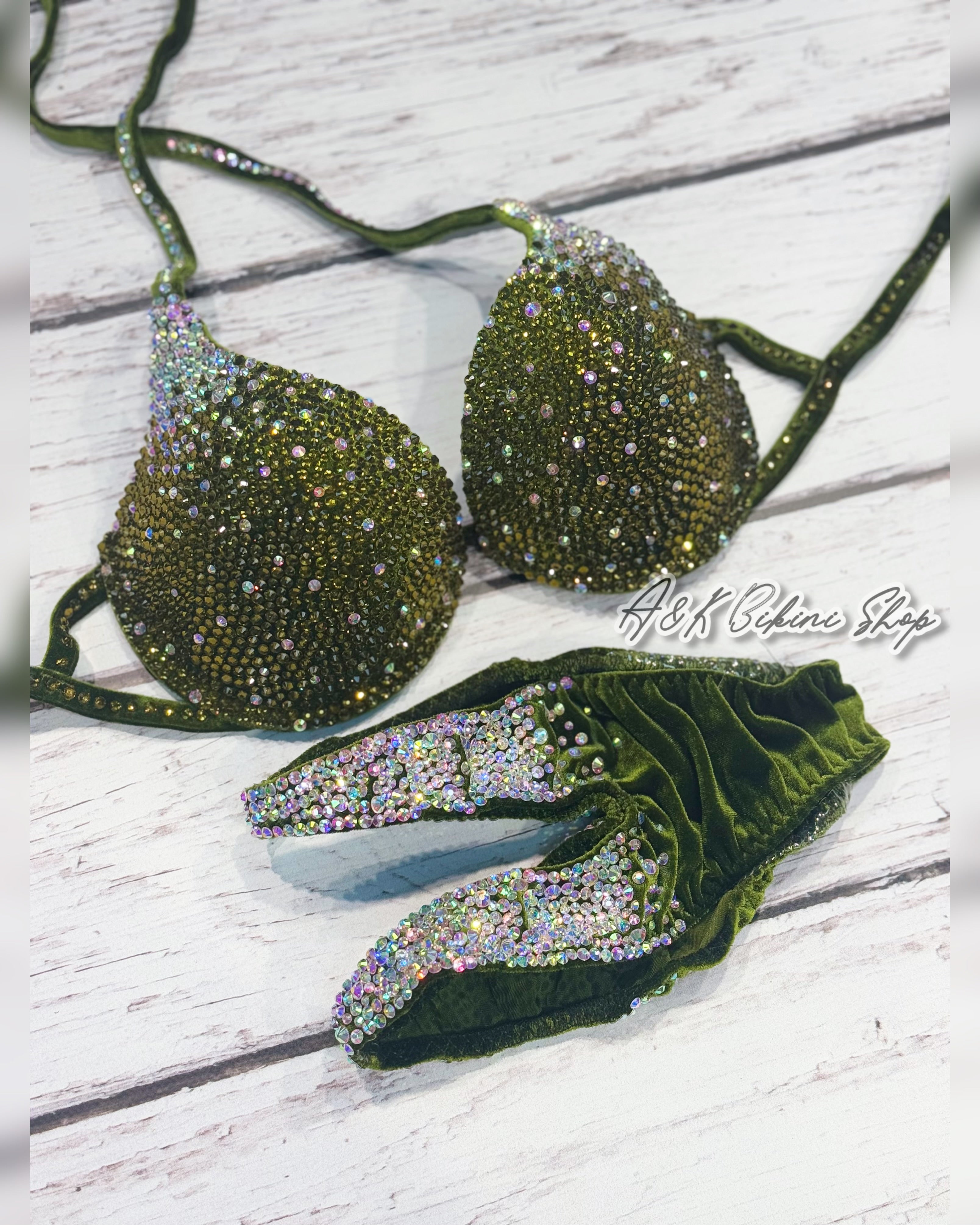 #20 One Size - Bra B/32C/34C, Bottoms Brazillian