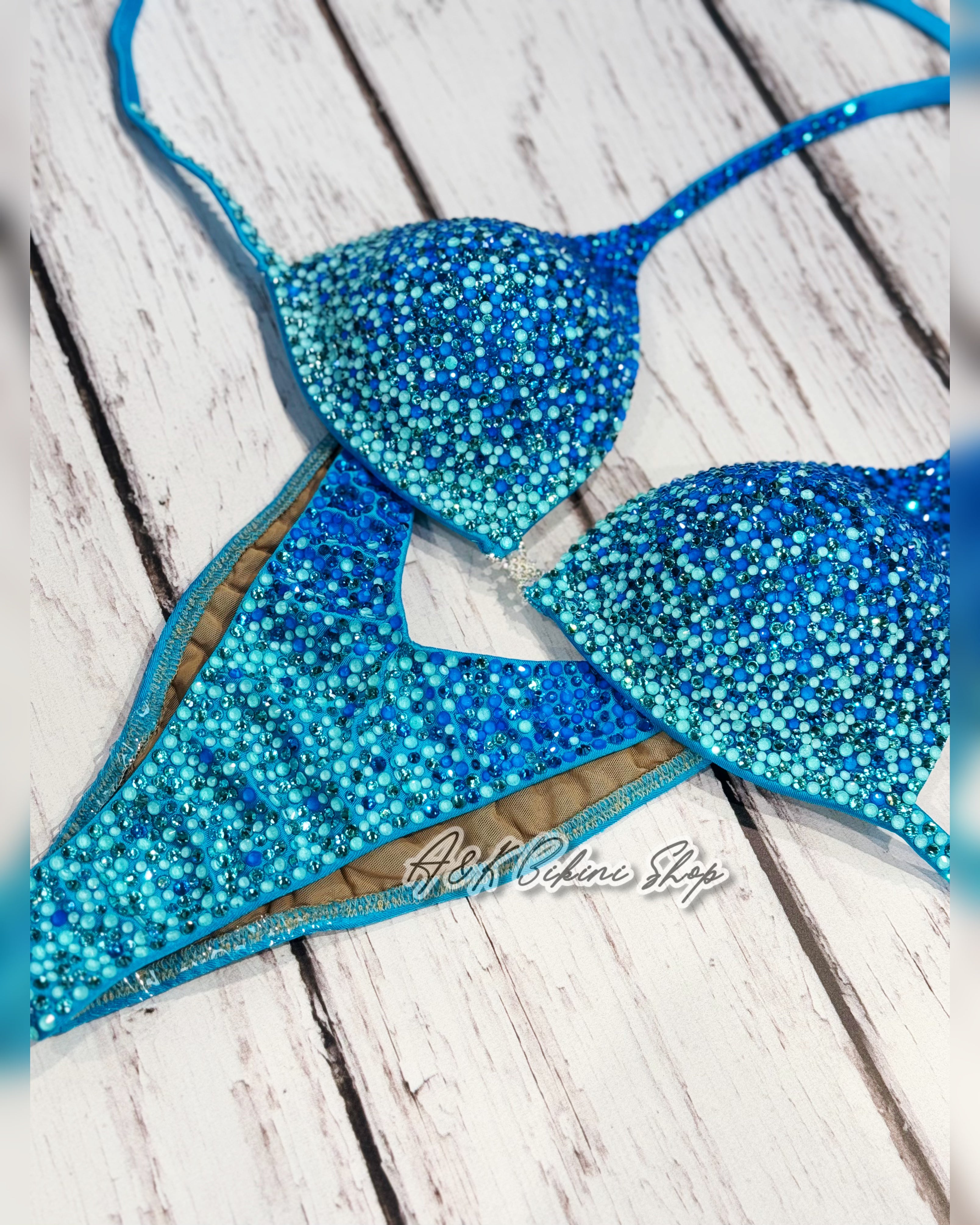 #08 One Size - Bra A/B/32C/34C, Bottoms Brazillian