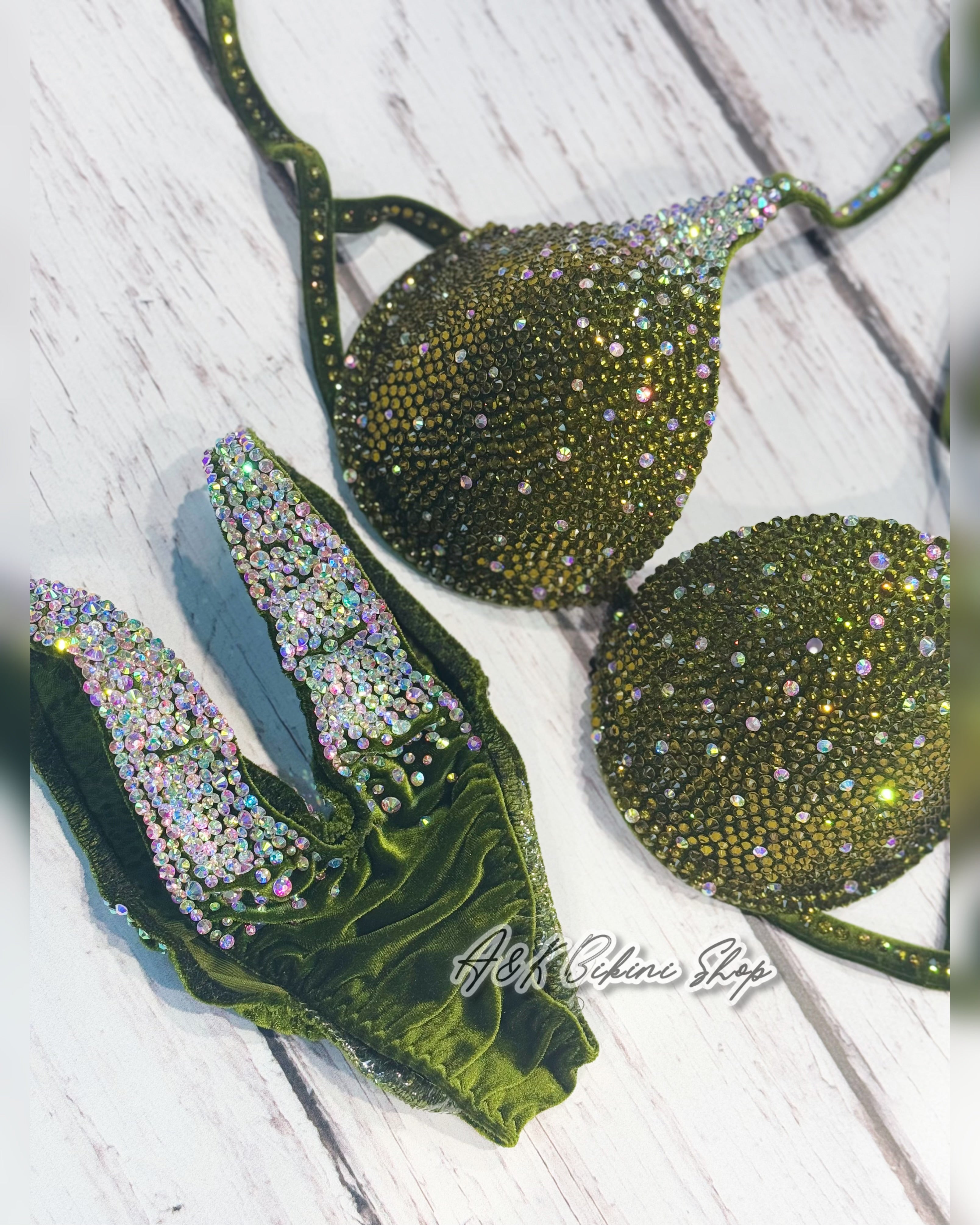 #20 One Size - Bra B/32C/34C, Bottoms Brazillian